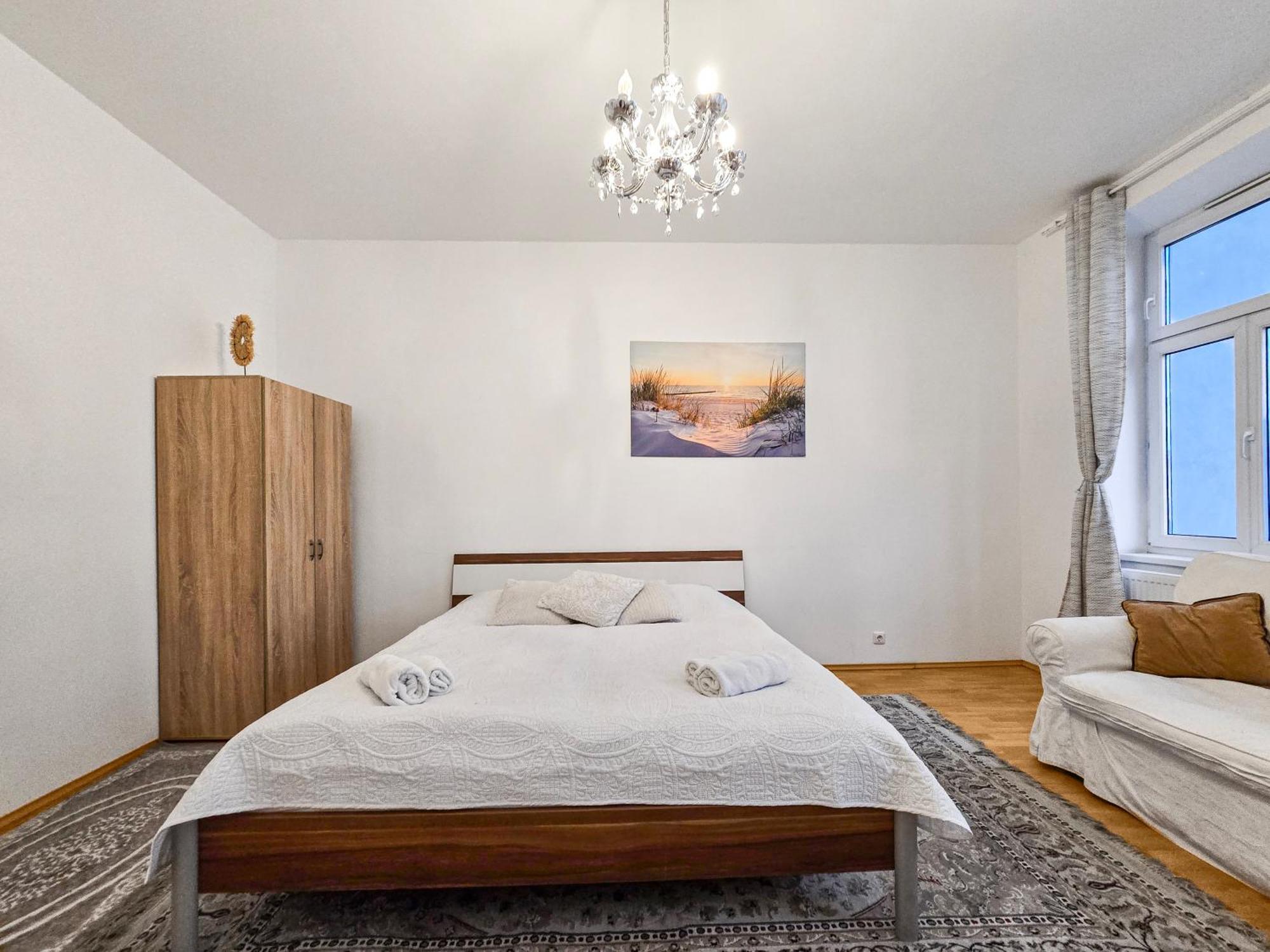 Modern Three-Bedroom, Triple King Beds Viyana Dış mekan fotoğraf