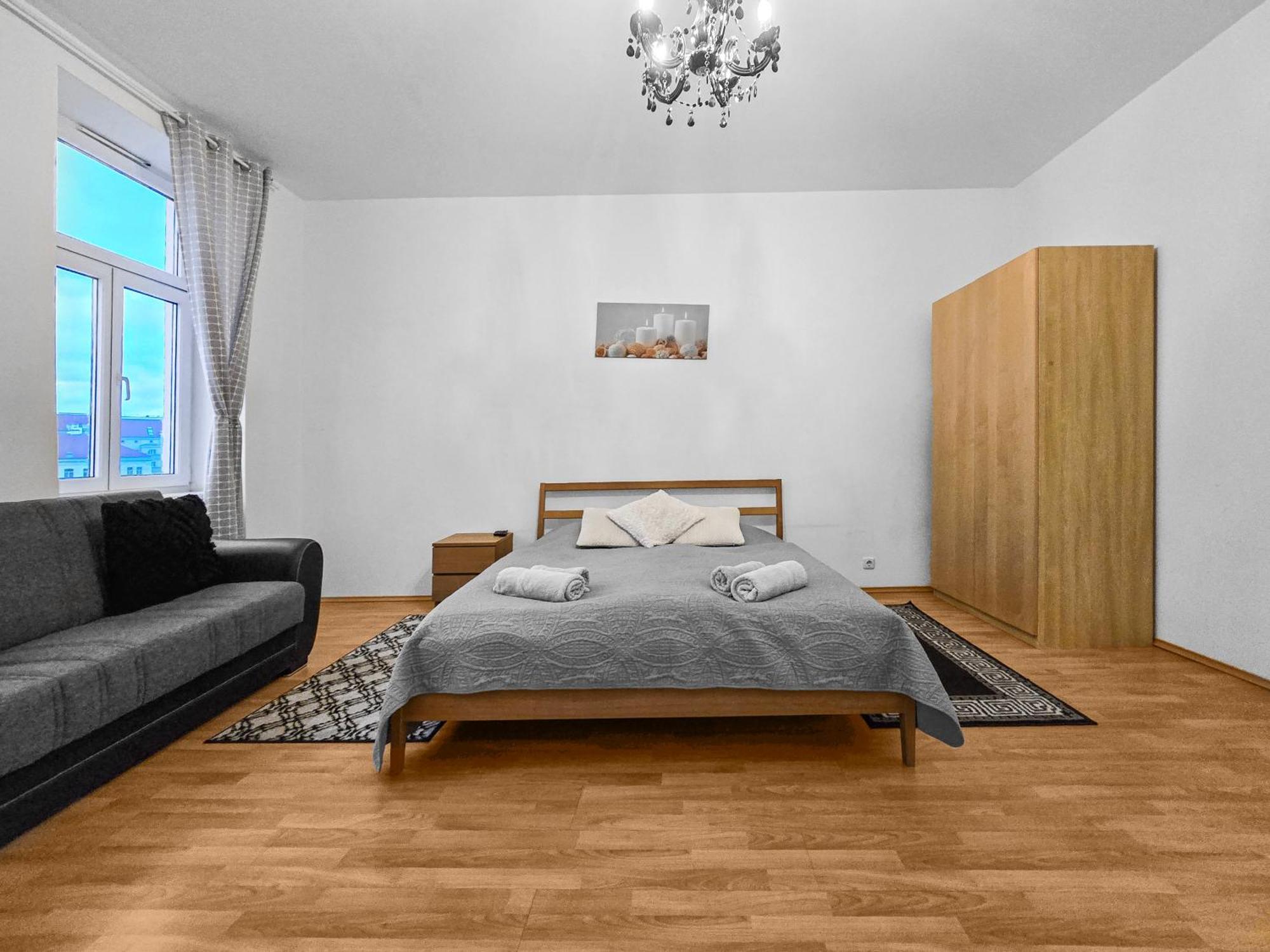 Modern Three-Bedroom, Triple King Beds Viyana Dış mekan fotoğraf
