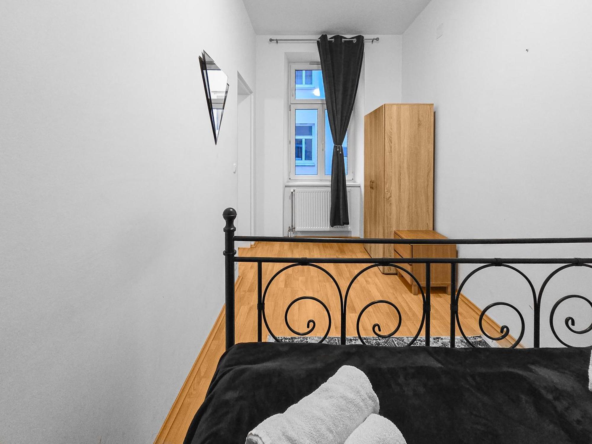 Modern Three-Bedroom, Triple King Beds Viyana Dış mekan fotoğraf